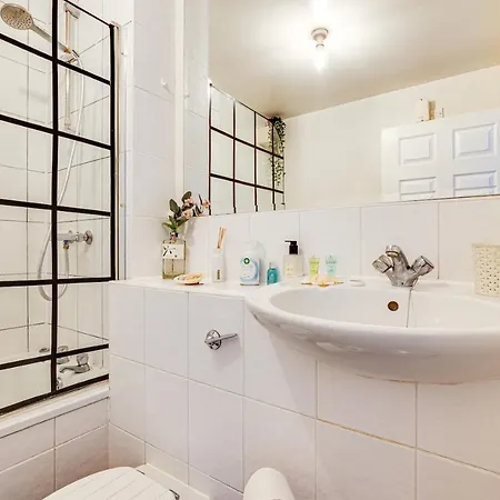 Cosy 2Br Modern Apt With Free Parking Liverpool Buitenkant foto