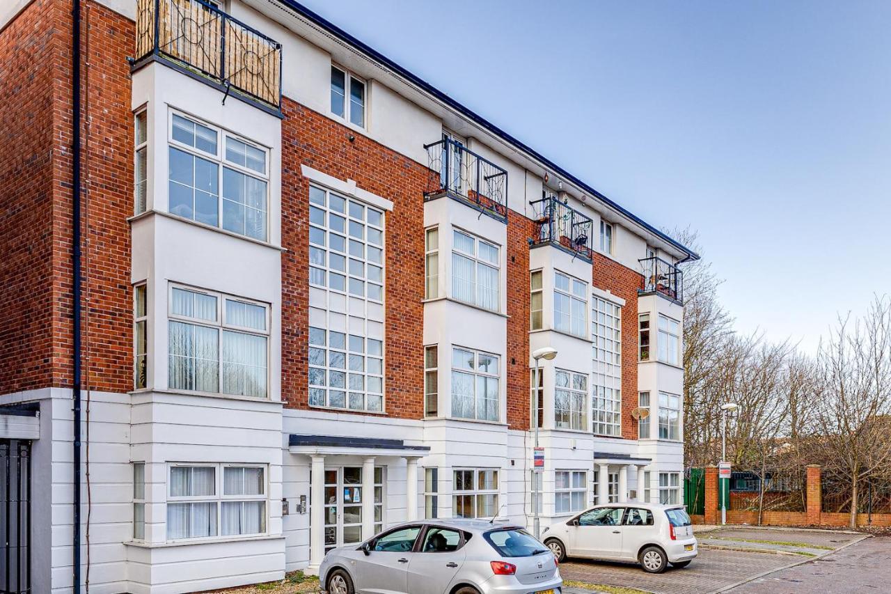 Cosy 2br Modern With Free Parking *