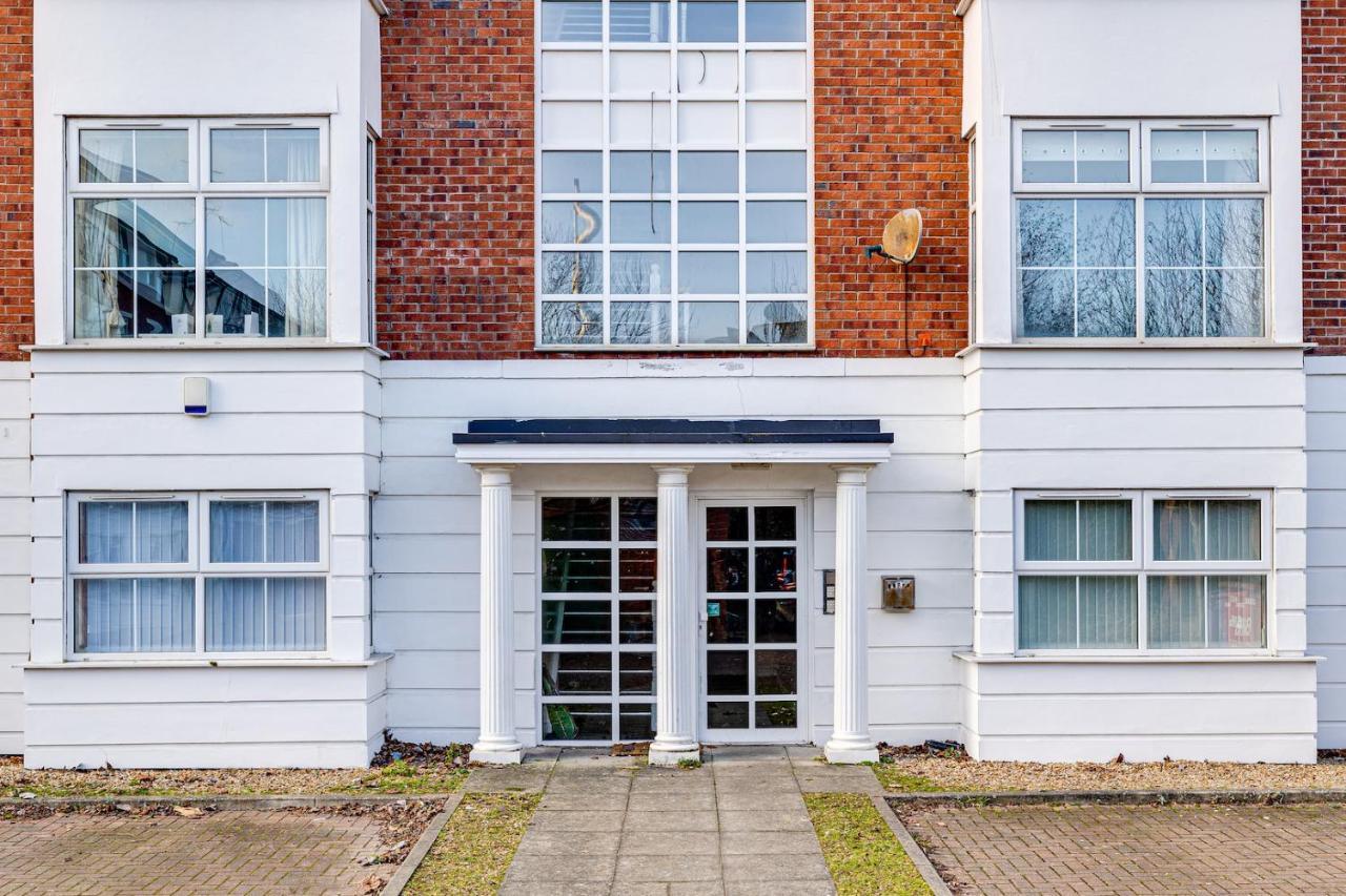 Cosy 2br Modern With Free Parking Apartment